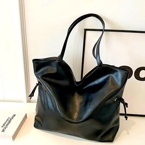 New - Gorgeous - Large Capacity - Faux Leather Shoulder Bag - Black